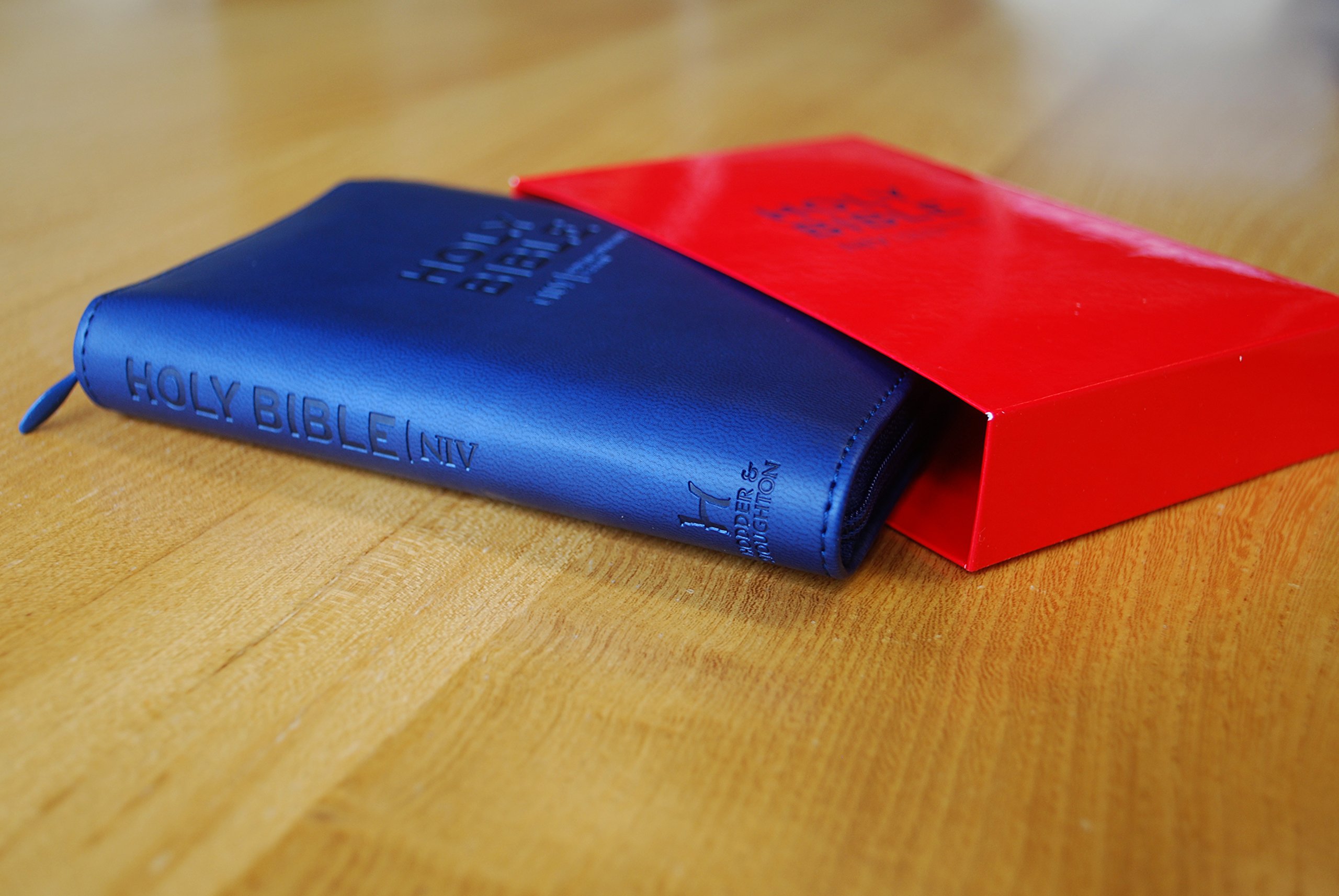 NIV Tiny Navy Soft-Tone Bible With Zip - Hodder & Stoughton